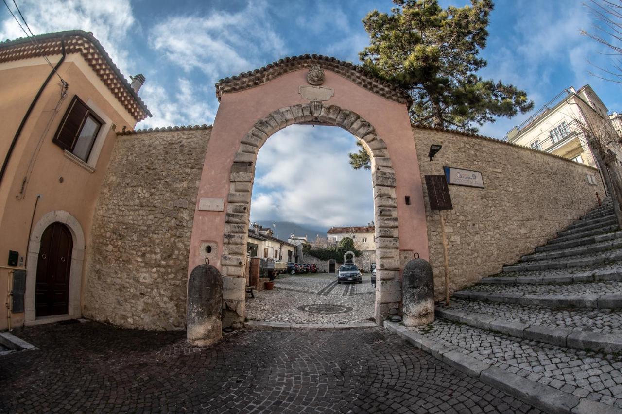 Hotel Il Cortile del Principe Castel Di Sangro Esterno foto
